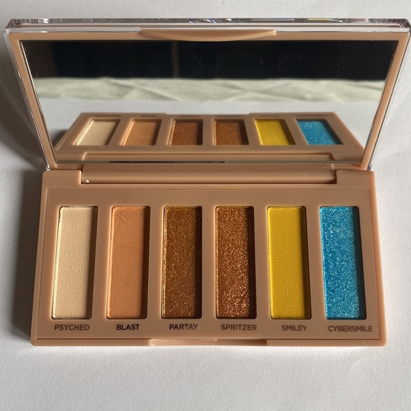 Brand new with the box urban decay, naked, smiley palette - Picture 4 of 5